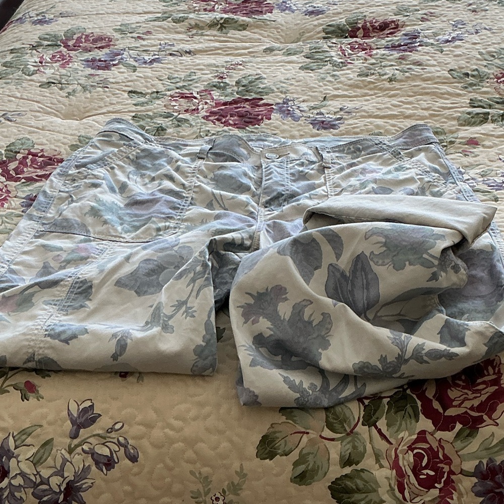 Chico's SIZE 2 R CARGO PANTS .LIKE NEW COLORS GRAY,PALE GREEN ,LIGHT DUSTY ROSE